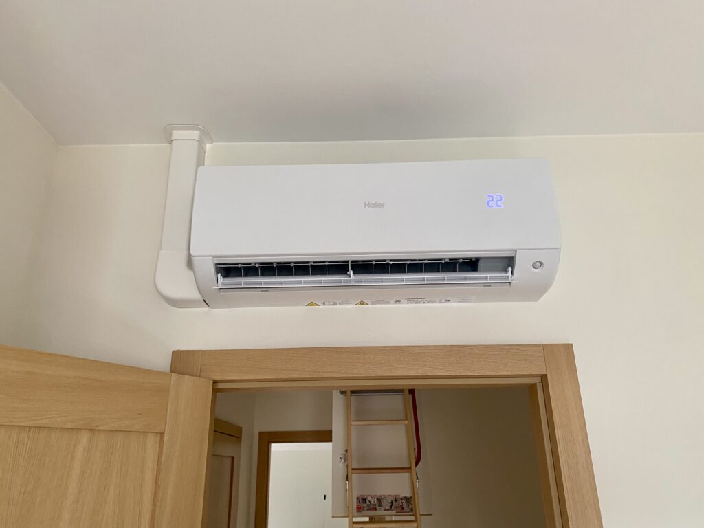 Haier Serene zamontowany w domowym biurze