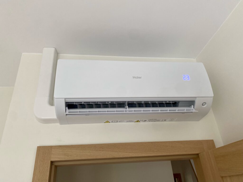 Haier serene zamontowany w pokoju