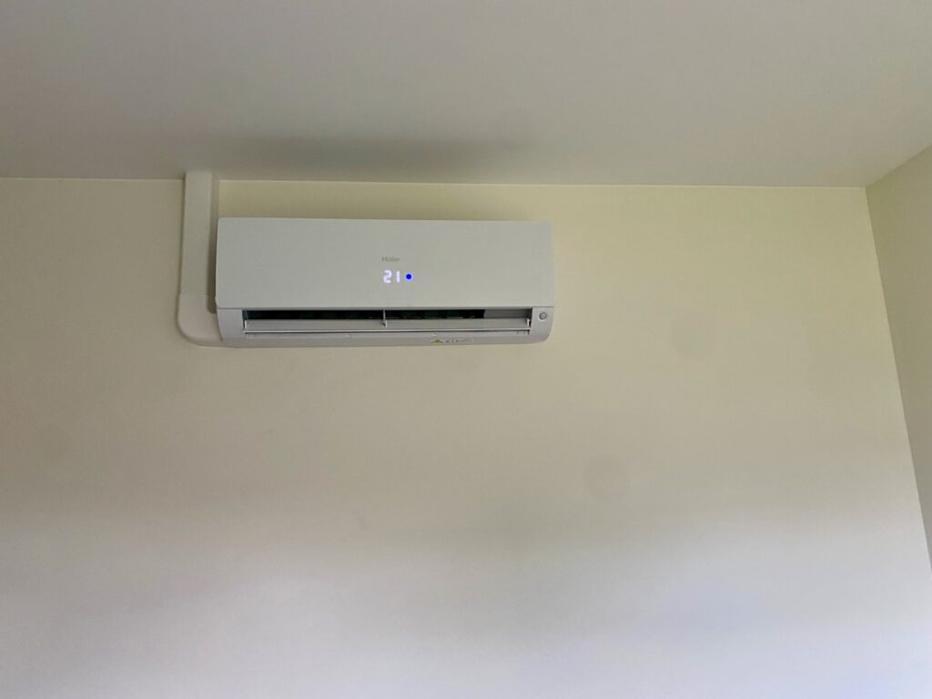 Haier Flexis zamontowany w sypialni
